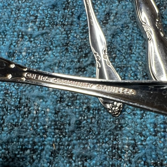 Oneida Community Stainless Chatelaine Silverware Vintage Flatware Set - Picture 5 of 5